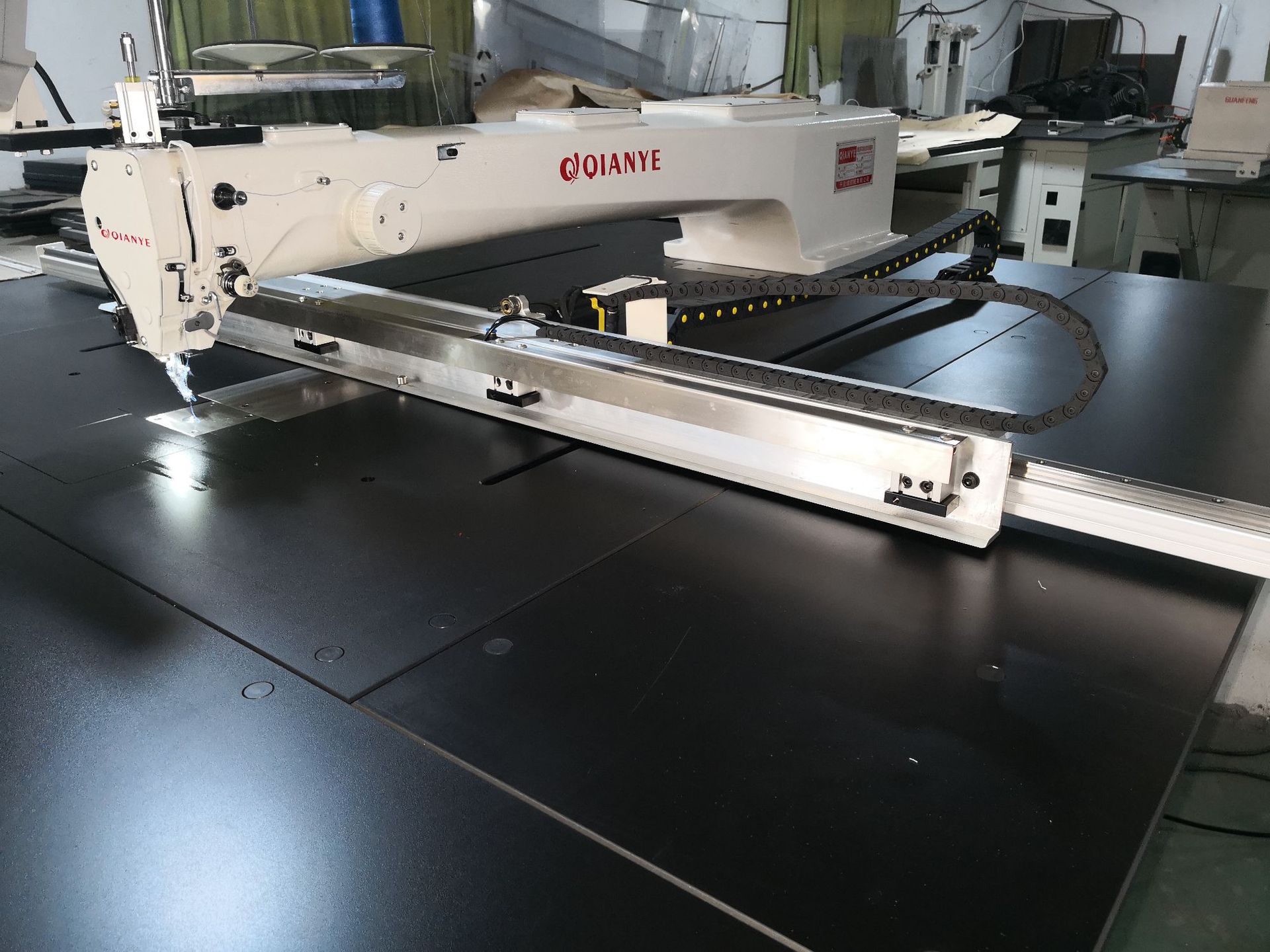 电脑模板机 服装模版机 长臂汽车脚垫花样机 羽绒服模版机