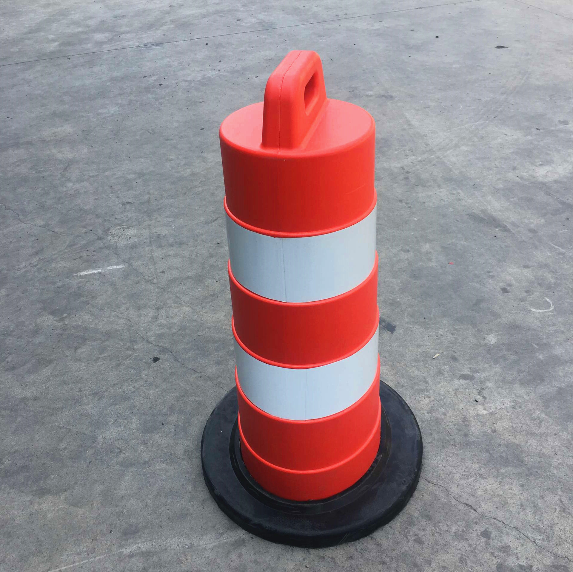 三门宏桥防撞桶城市道路广场等需要安全的地方反光警示桶