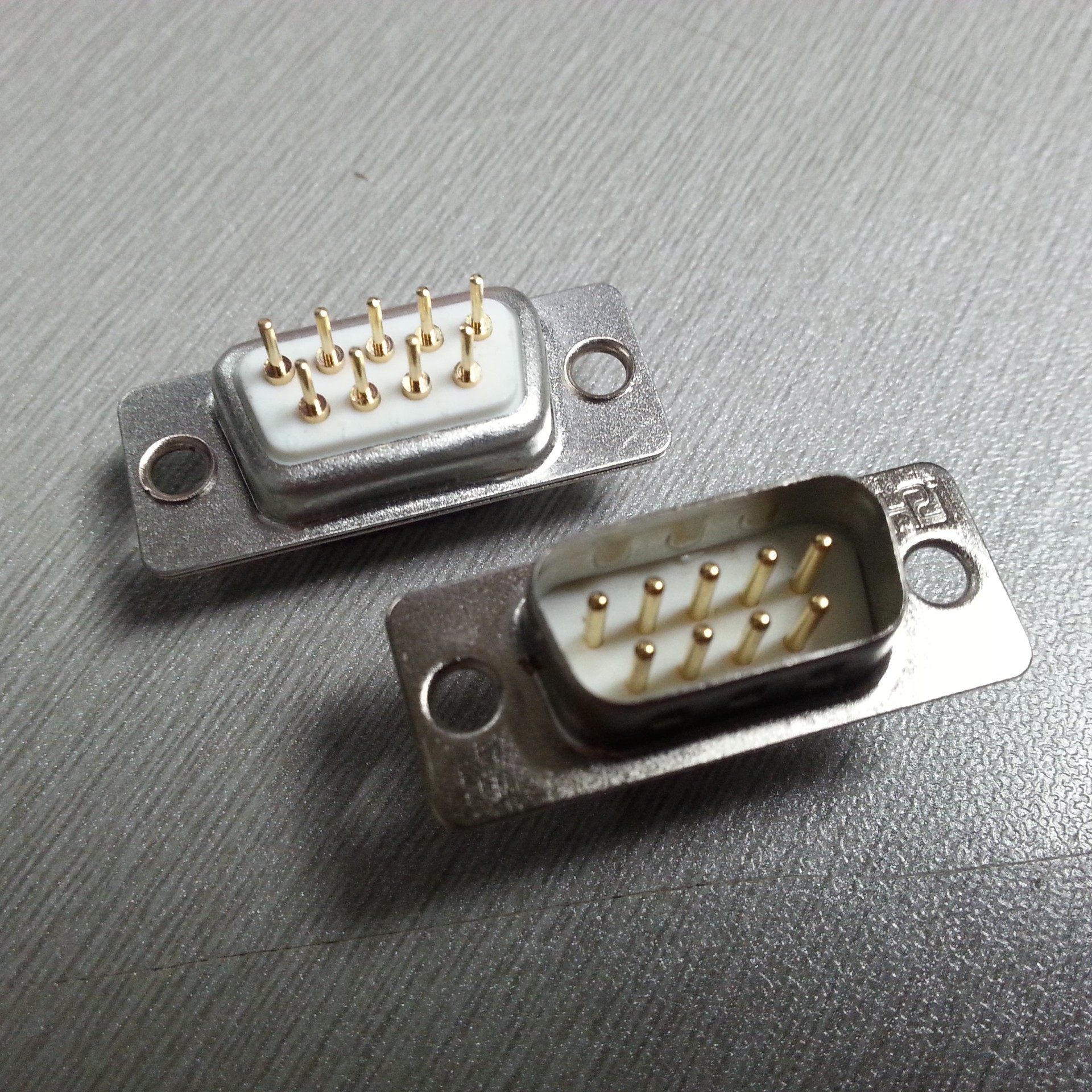 光孔dp9公 dp9pin直插公头连接器 实心级焊板插头 两排9针接插件