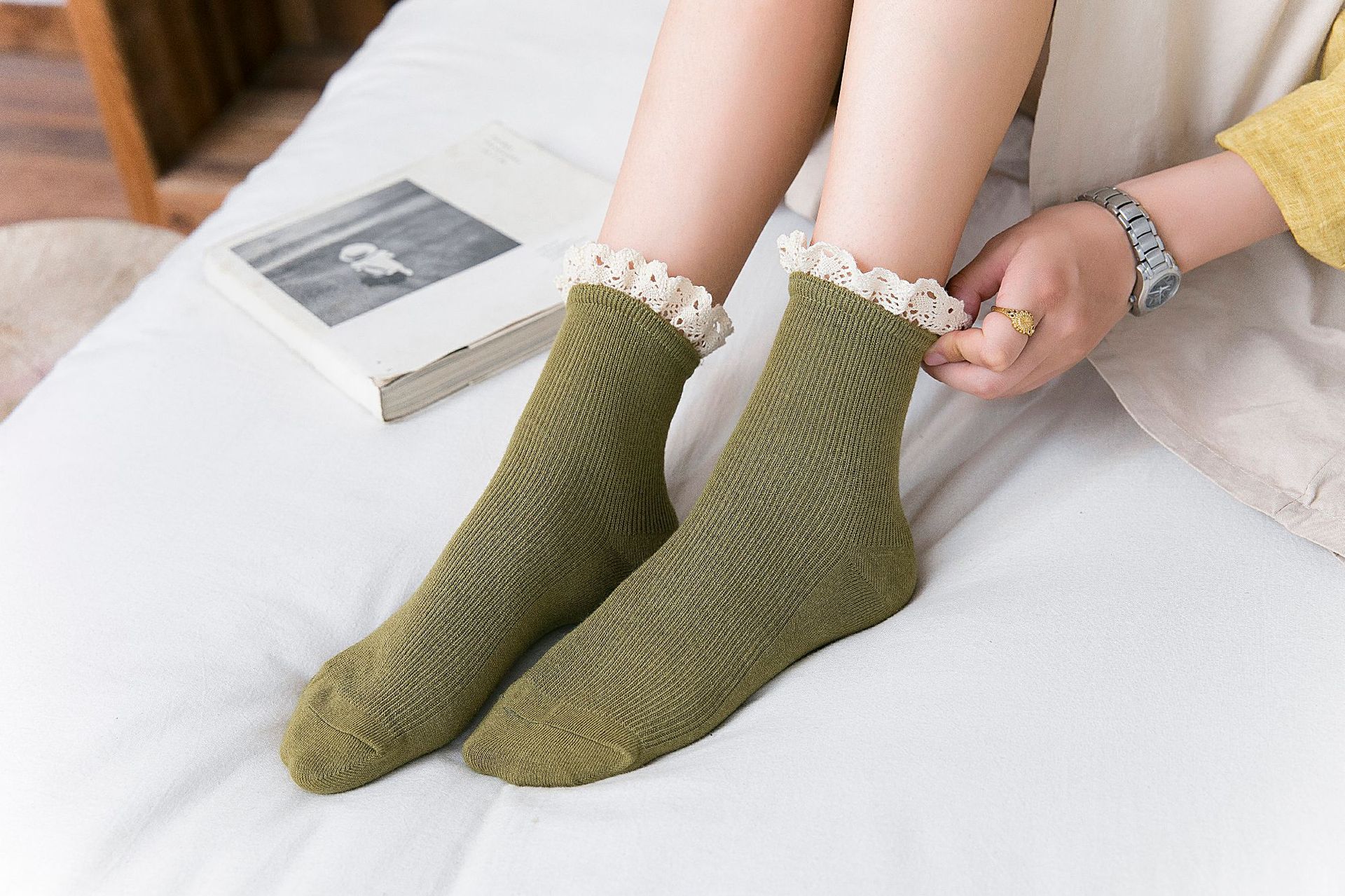 秋冬新款女袜子双针花边细条纹中筒短袜纯棉糖果色复古花边袜批发