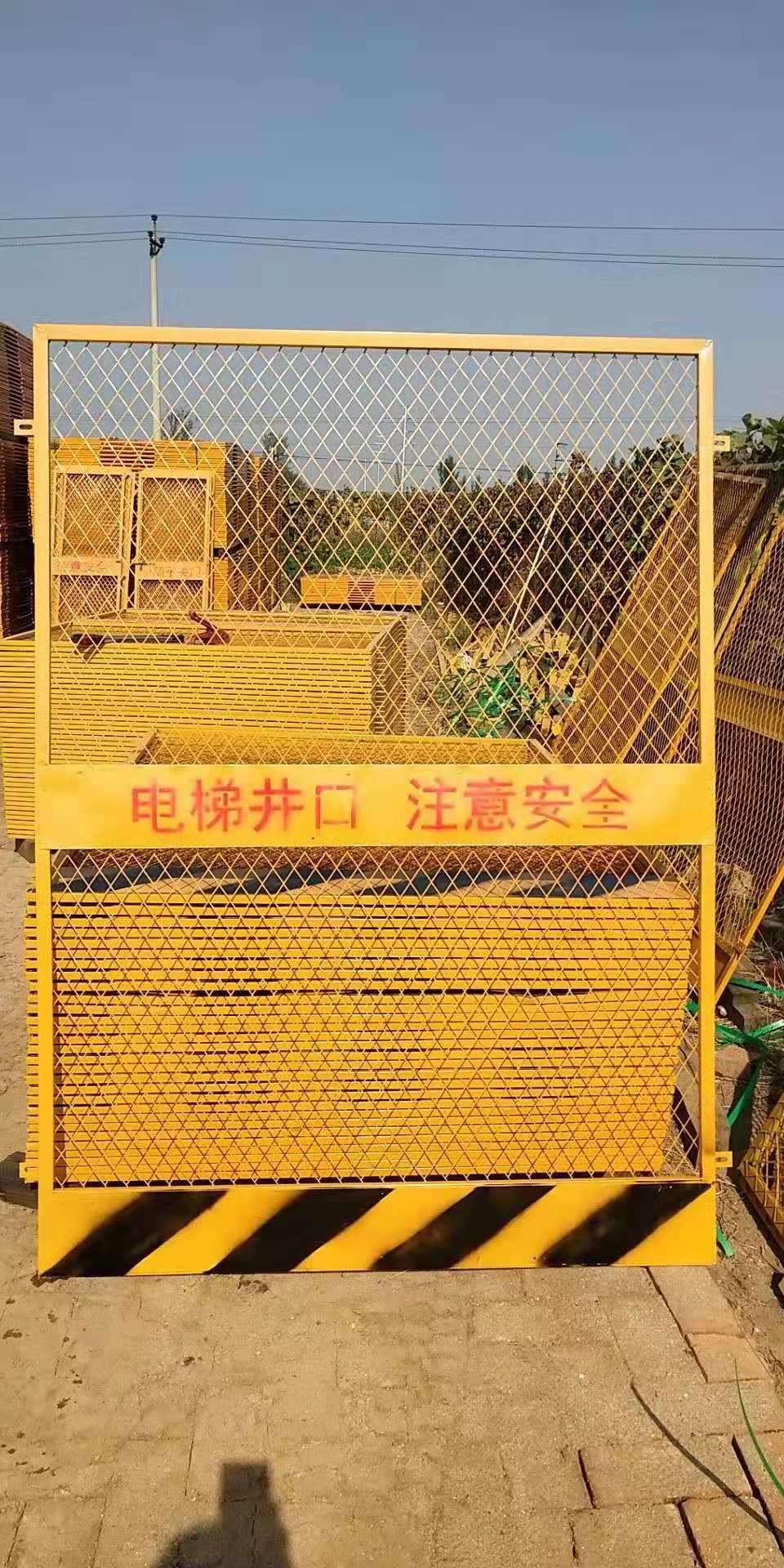 施工电梯井口洞口防护栏安全防护门井道升降机防护门施工临边护栏