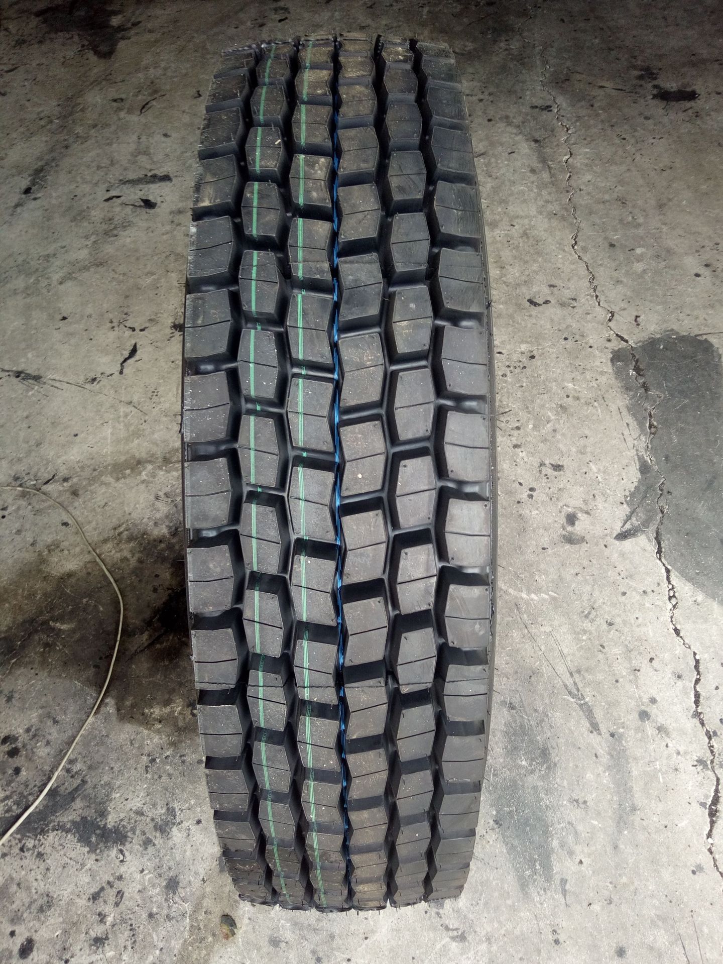 5全钢子午线载重真空轮胎四线麻将块现货厂家销售