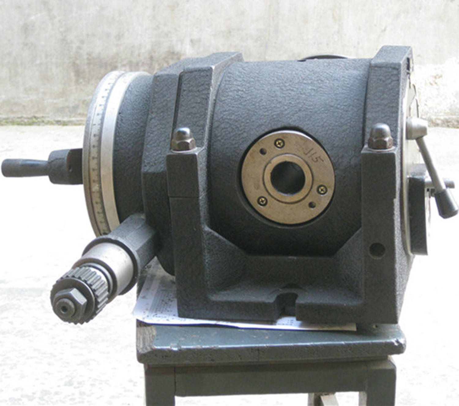 工厂出售分度头万能分度头各种型号fh125,fh160质量好,价格低