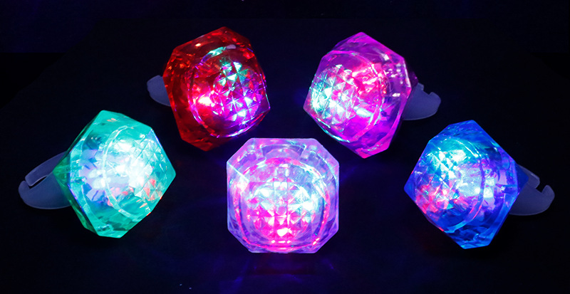新款发光戒指亚可力发光戒指灯钻石led发光戒指玩具礼品