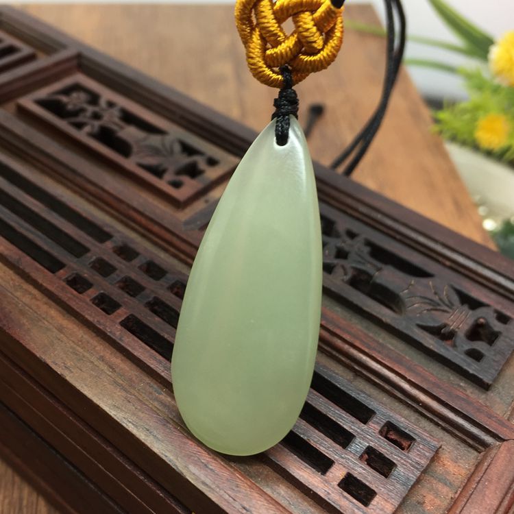 天然正品和田玉玉石吊坠 民族风水滴挂件玉坠女款 时尚毛衣链饰品