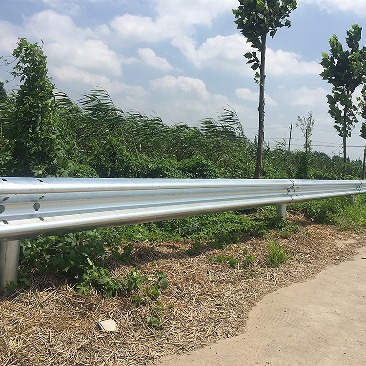 单面波形梁钢护栏高速公路中央隔离带护栏防撞热镀锌波形护栏板