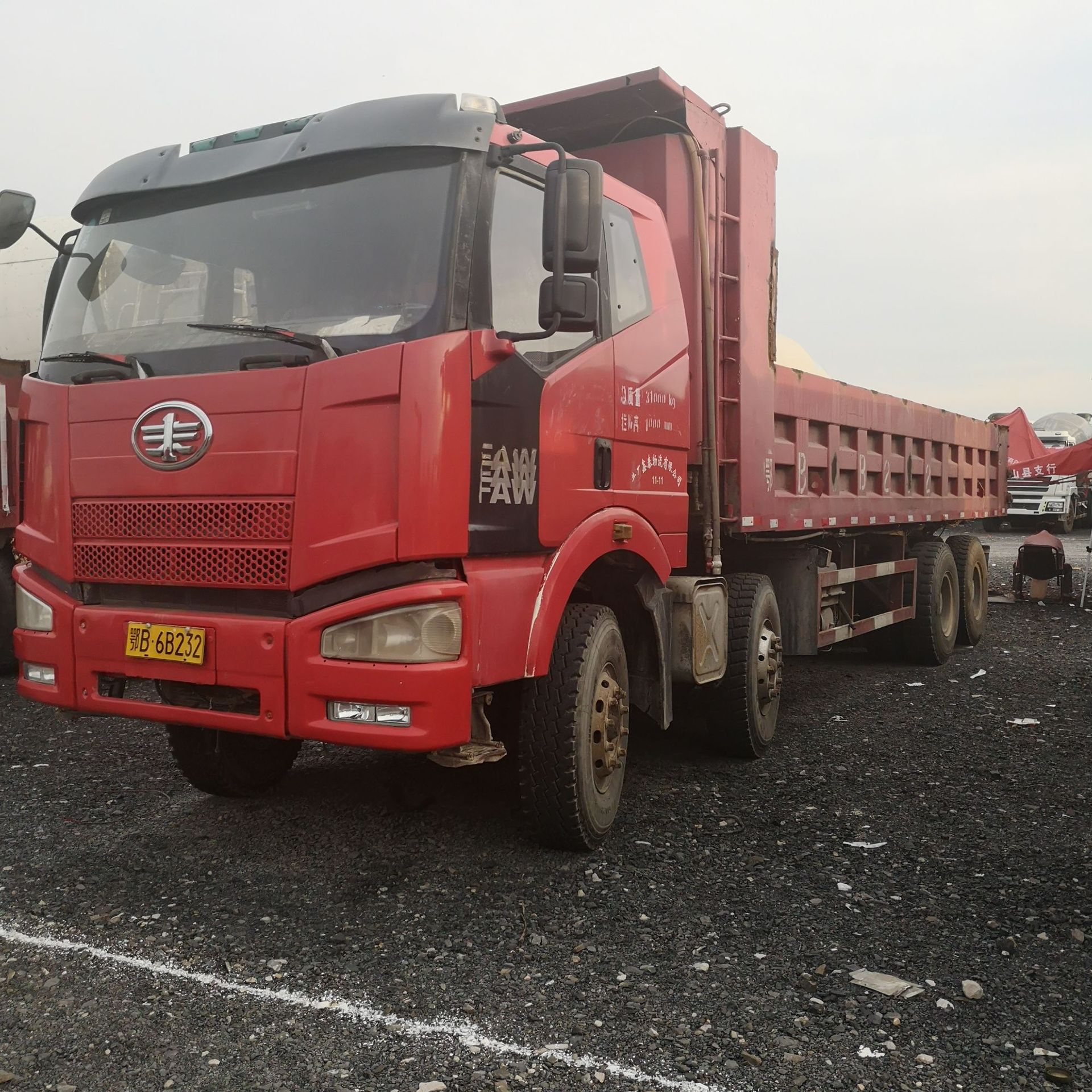 二手德龙前四后八自卸车报价图片自卸车价 重型超14吨多用途货车