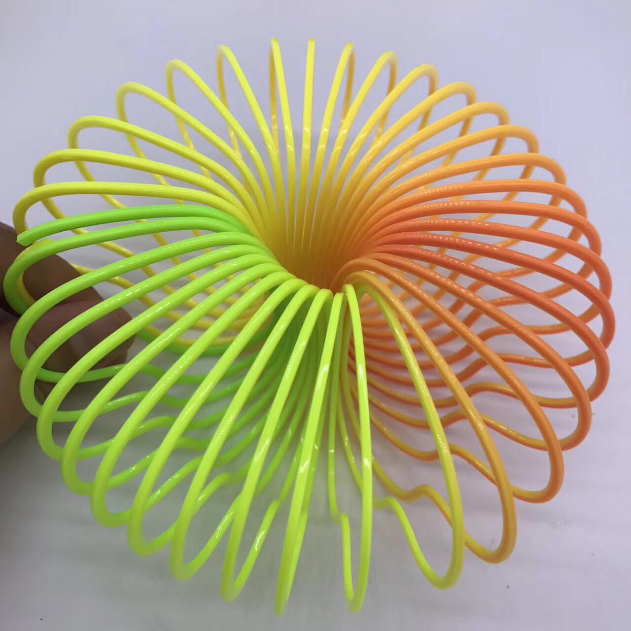 韩版儿童创意玩具弹力彩虹圈 形状大号塑料渐变色弹簧圈幼儿科教