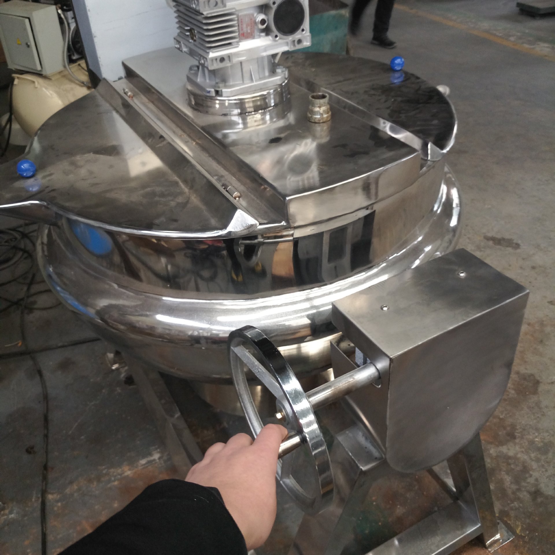 不锈钢膏药熬制机设备 自动黑膏药制作机器 热熔胶膏药熬制锅视频