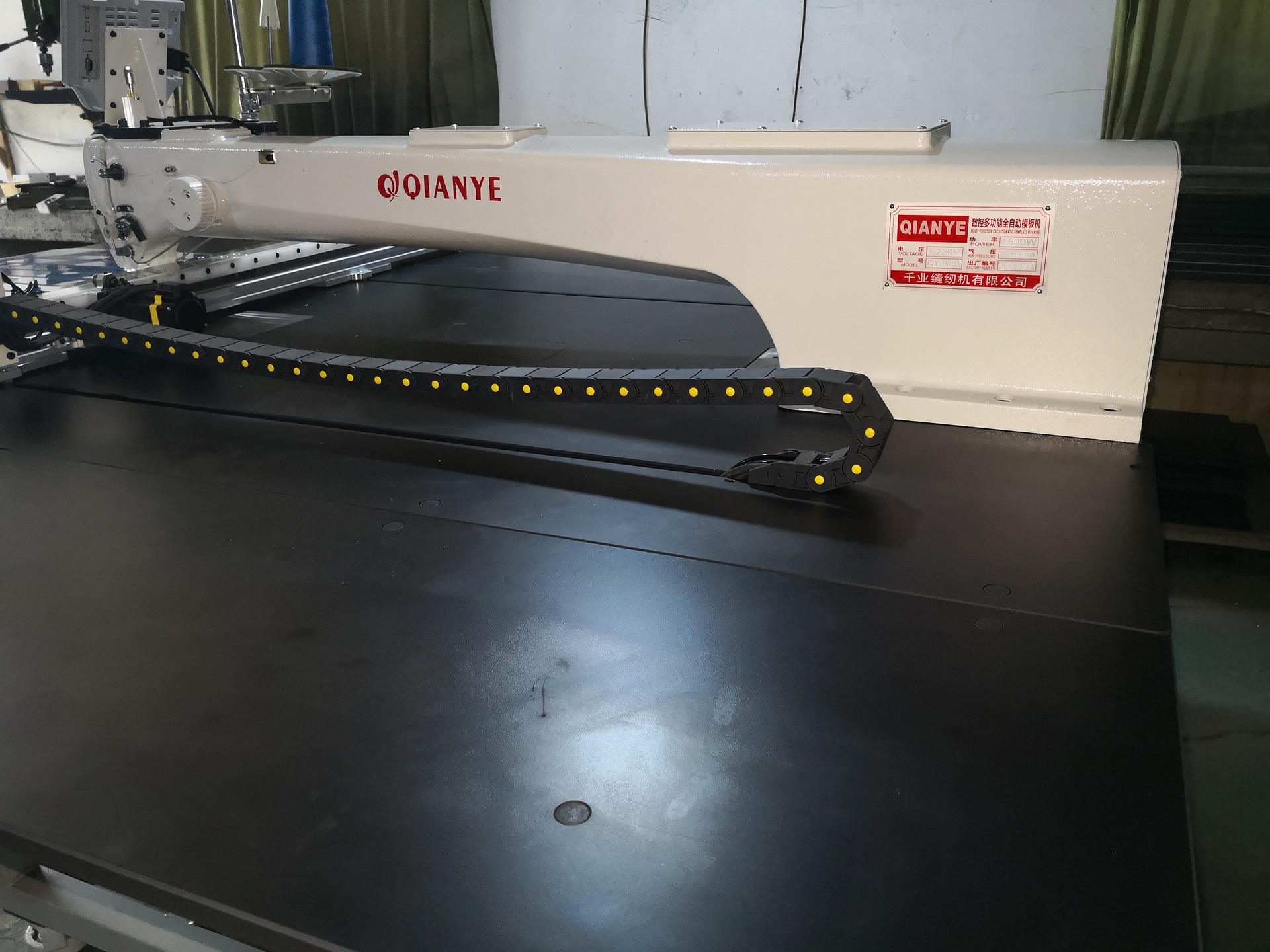 电脑模板机 服装模版机 长臂汽车脚垫花样机 羽绒服模版机