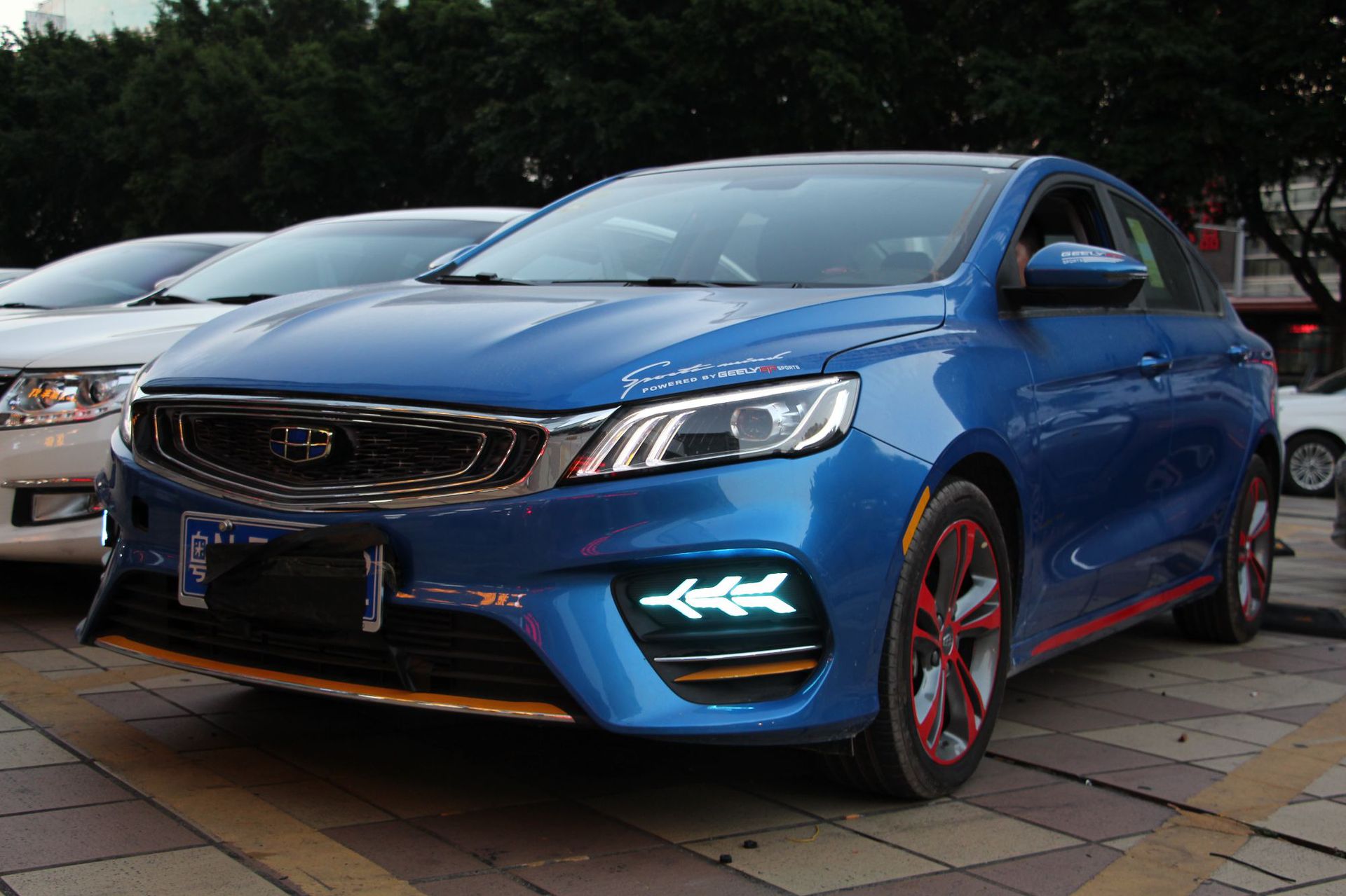 18年缤瑞日行灯专用日间行车灯流光转向吉利缤瑞款改装前雾灯高亮