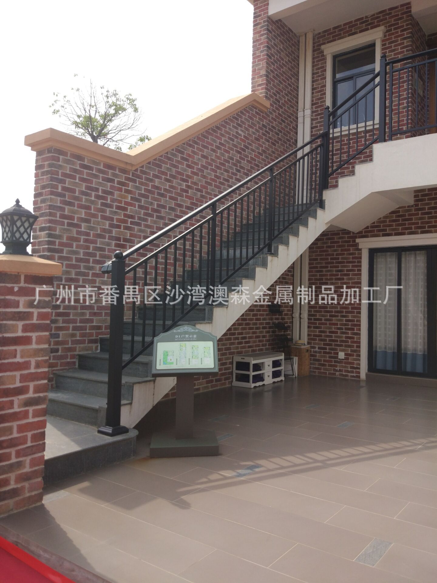 广州厂家定制私人别墅室内室外简单锌钢喷涂铁艺楼梯烤漆锌钢楼梯
