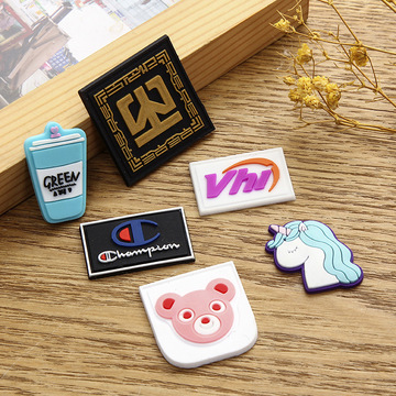 厂家直供pvc立体软胶商标可爱卡通印花滴塑箱包硅胶商标服装辅料