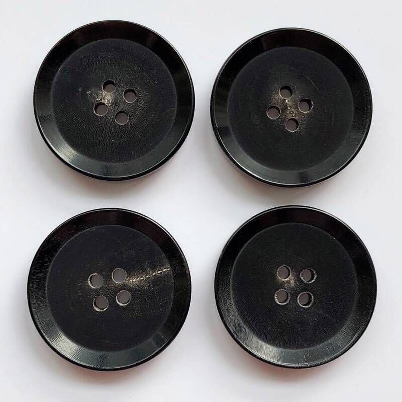 厂家直销牛角扣黑色毛呢大衣牛角纽扣四眼高档真牛角扣可定做
