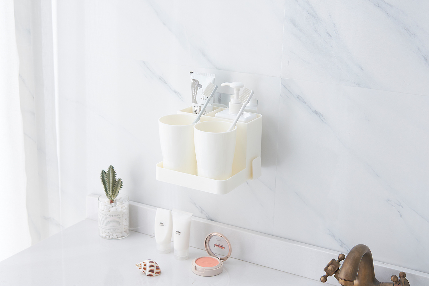 卫生间置物架洗漱台收纳盒免打孔壁挂式牙刷桶浴室吸壁厕所收纳架