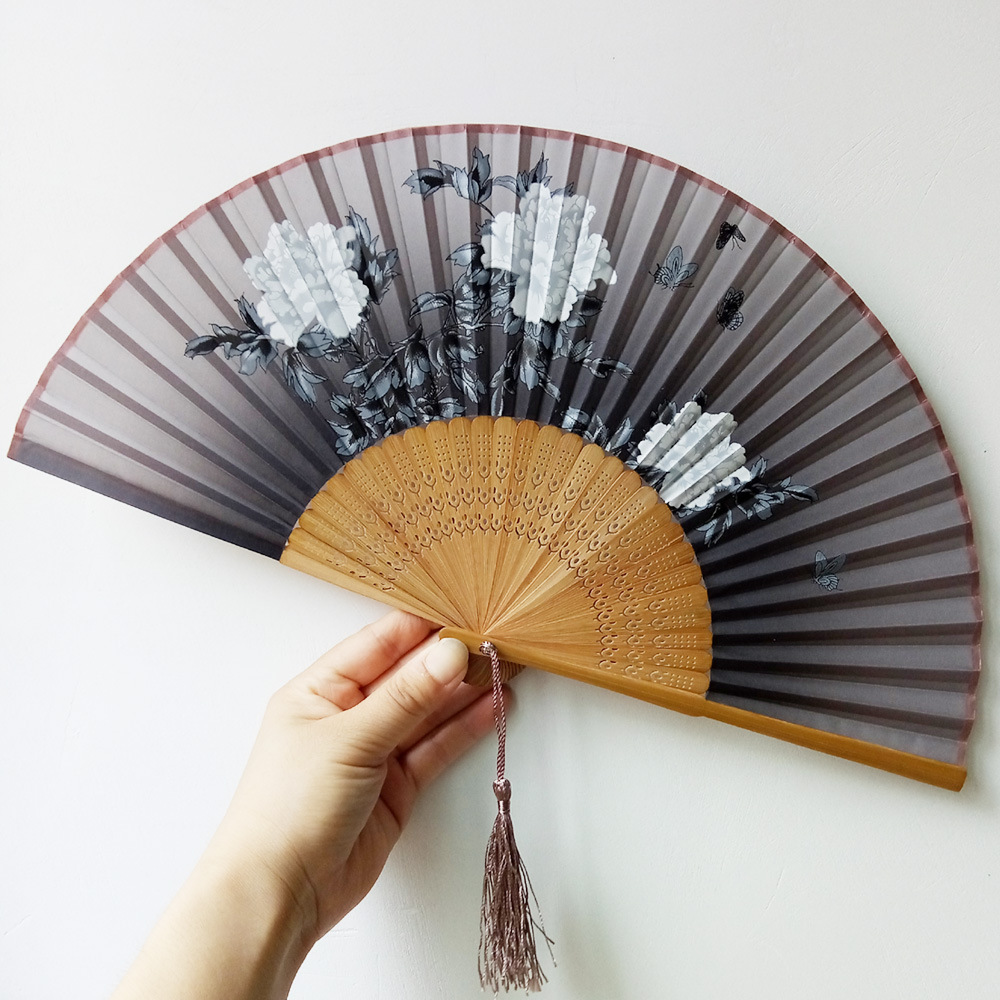 跨境爆款 真丝扇子 黑骨黑面白梅一笑扇 一笑扇子 绢面扇子