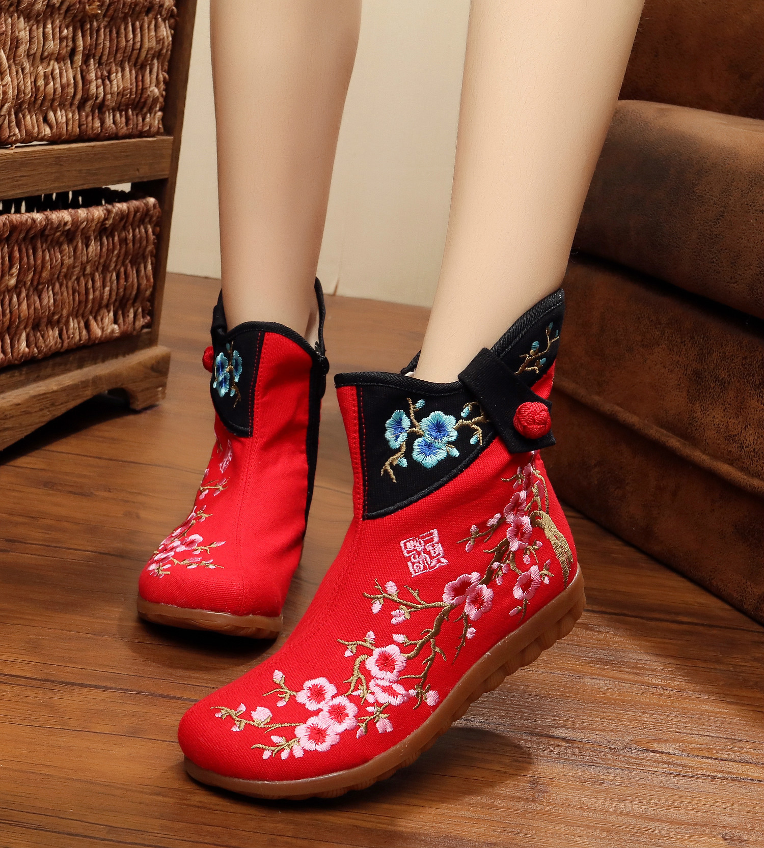 经典款式女布靴 复古短靴中靴 绣花布鞋子 春秋靴子