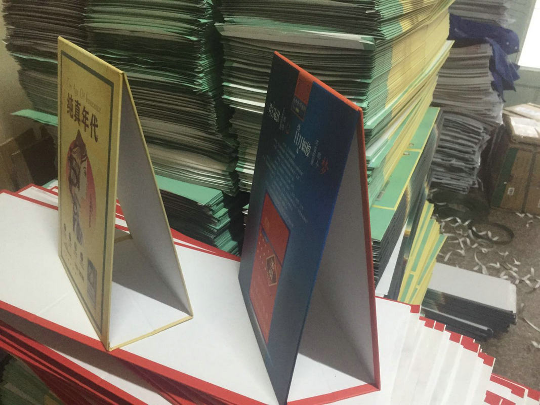 纸质三角形立牌桌面展示牌 三角形餐桌牌立牌台卡三角形广告桌牌