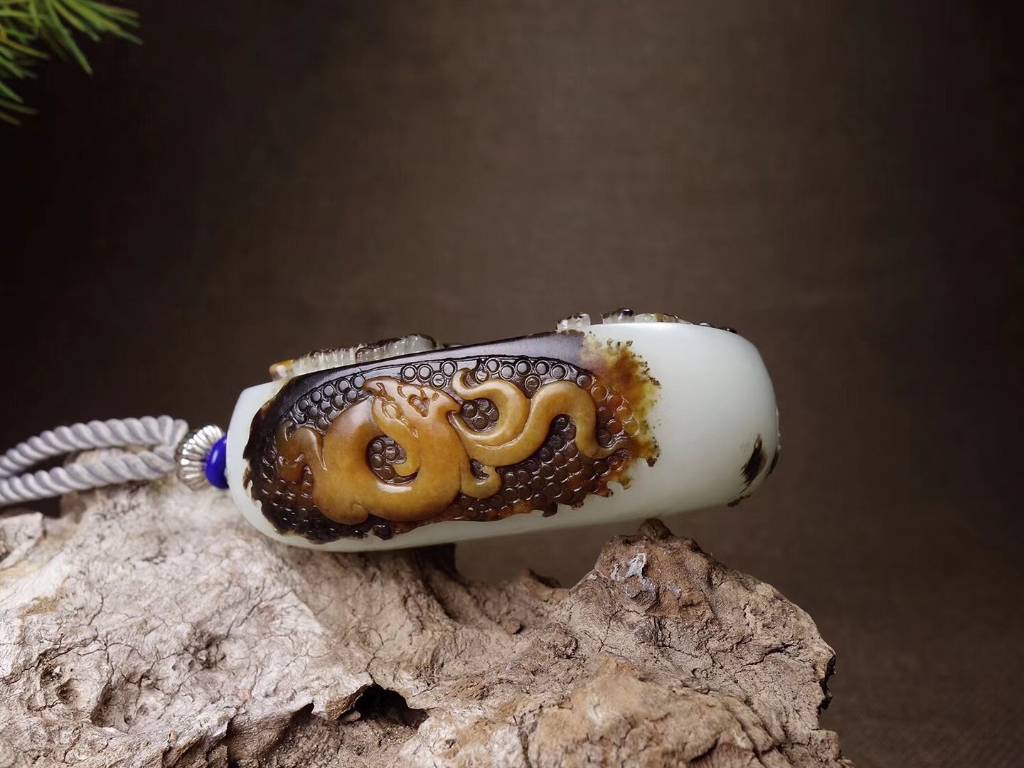 厂家直销 和田玉老坑黑皮山料渔归图吊坠