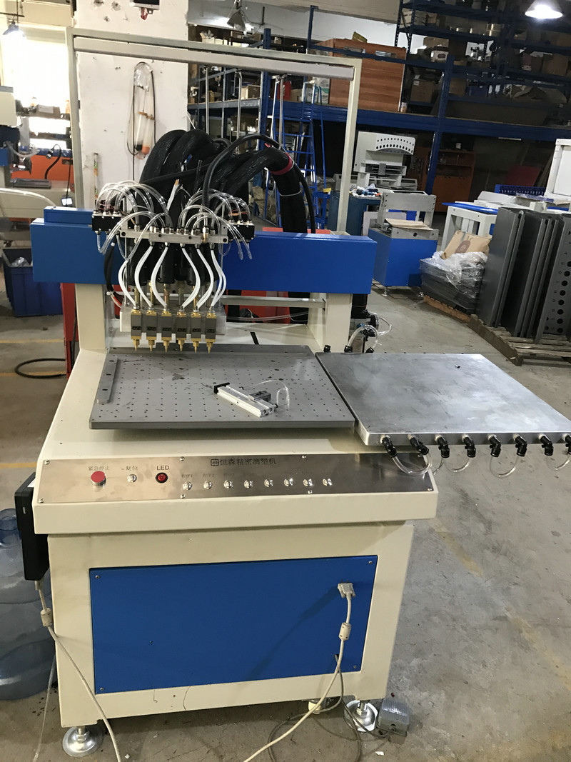 厂家直销6色热熔胶点胶机tpr窗贴点胶机圣诞老人窗贴全自动滴塑机