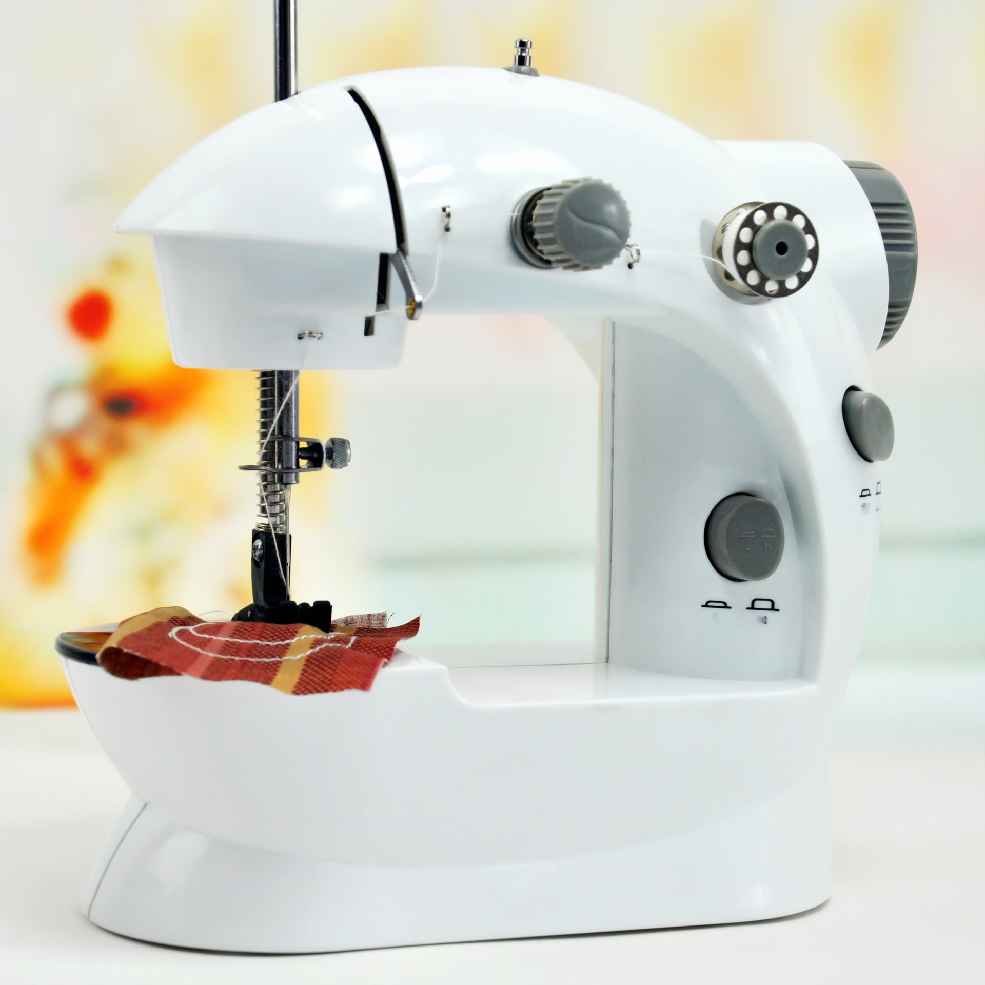 小型缝纫机家用双速双线电动缝纫机多功能裁缝机迷你衣车202