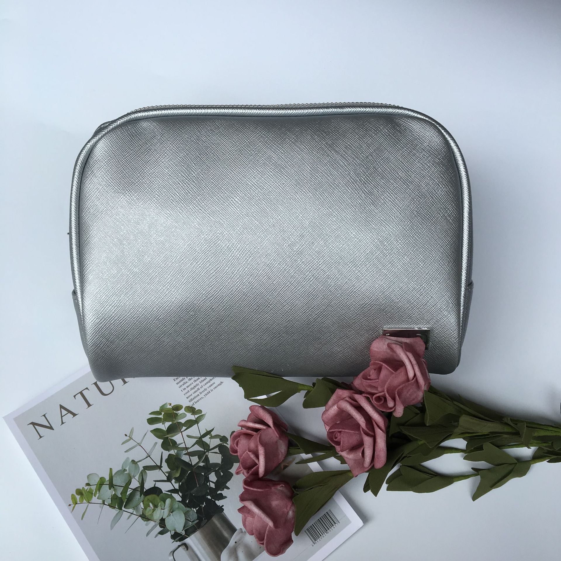 韩国旅行化妆用品收纳包袋大容量银色覆膜十字纹化妆包可定制logo