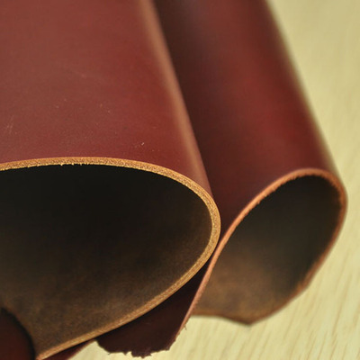 厂家供应进口牛油皮 头层油腊牛皮 皮面光滑 鞋包用油蜡牛皮现货