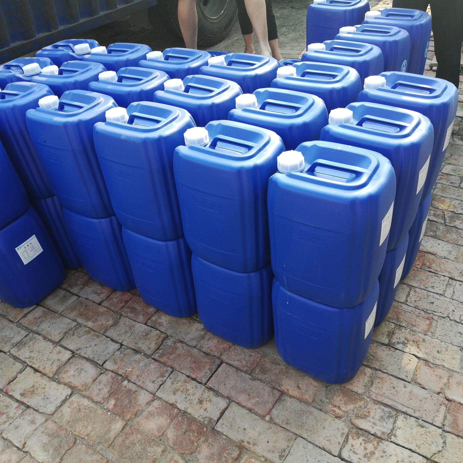 厂家热销液体无味工业锅炉除垢剂 不锈钢管道清洗剂固体除垢剂