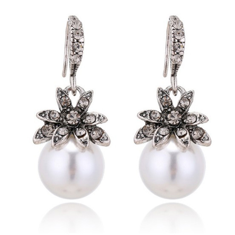 Sunflower Pearl Earrings - White