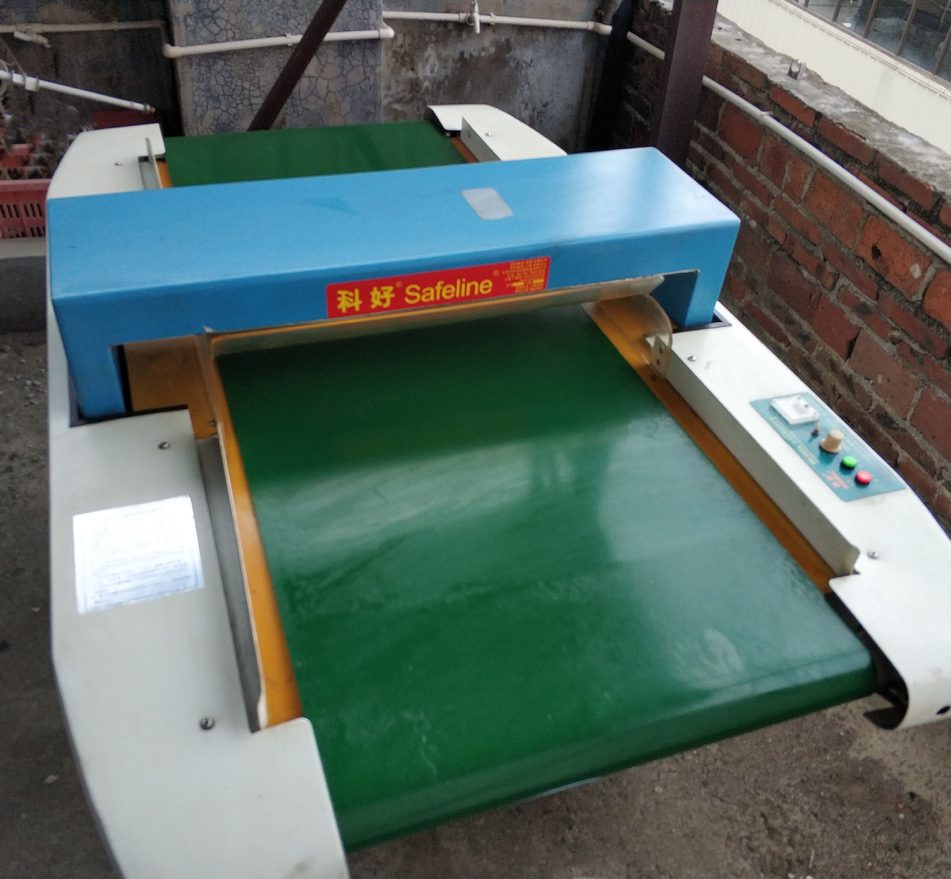 二手检针机 输送式检针机验针机服装纺织手袋断针金属检测仪