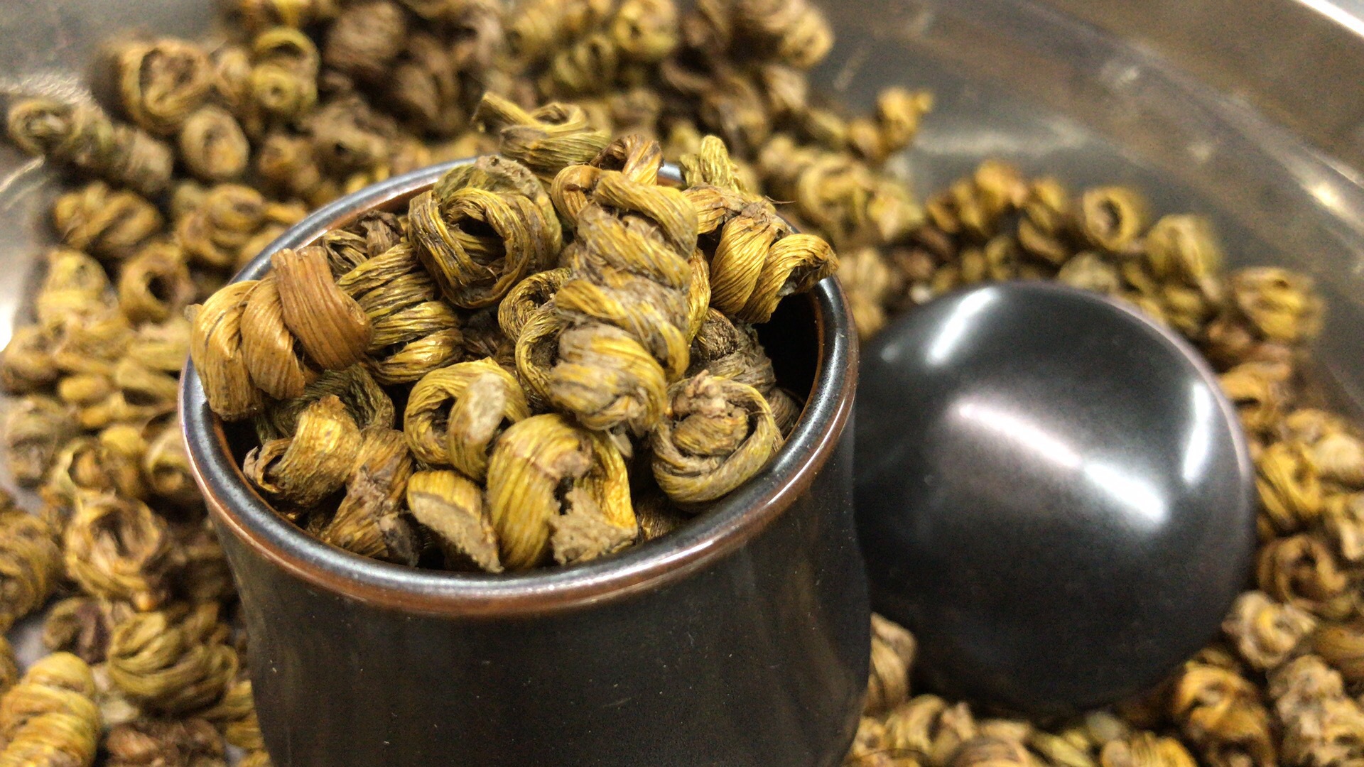 云南水草石斛 水工采摘石斛量大可议价 传统滋补品中药材现货批发