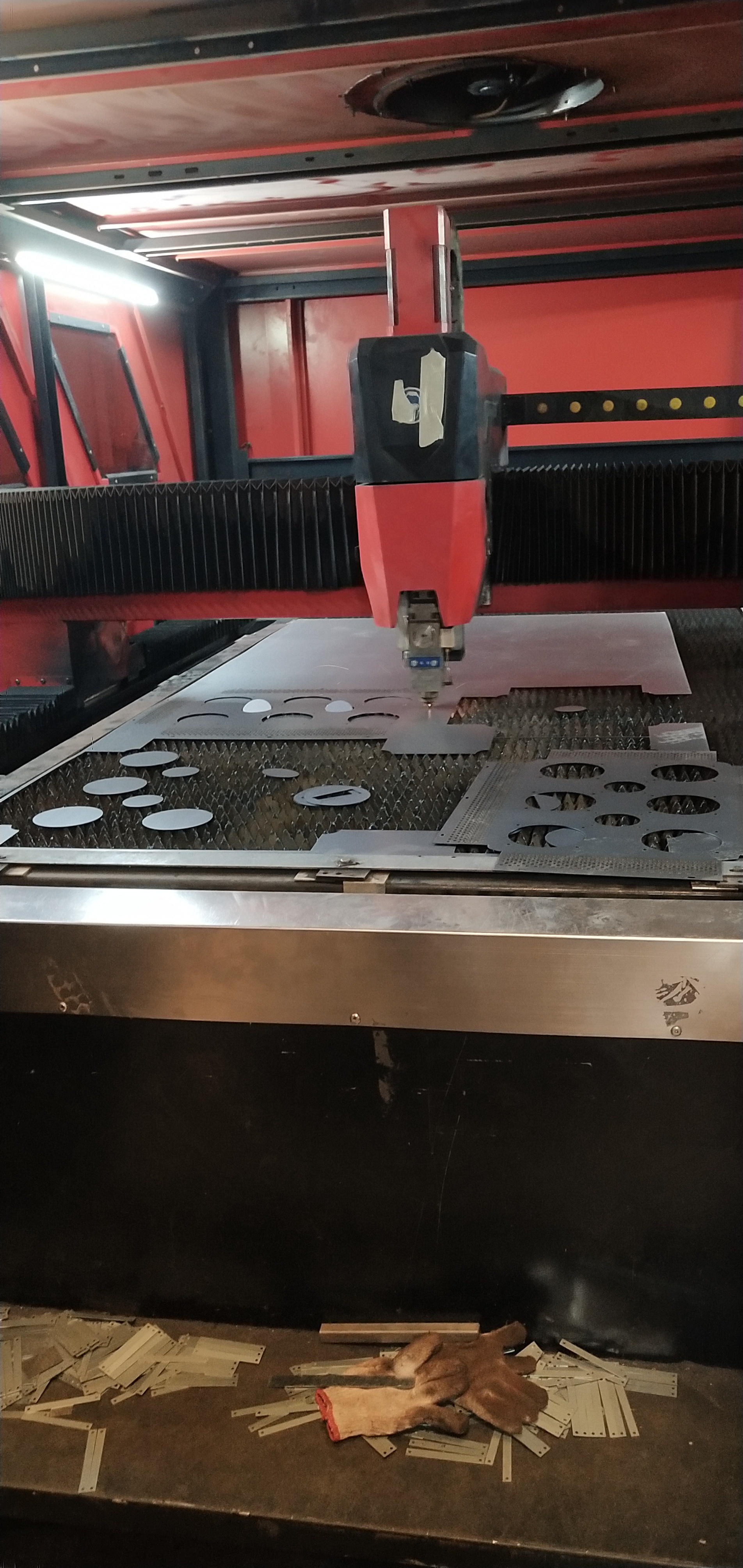 中山亿上钣金加工来图来样非标定制各机箱机柜精密切割折弯焊接