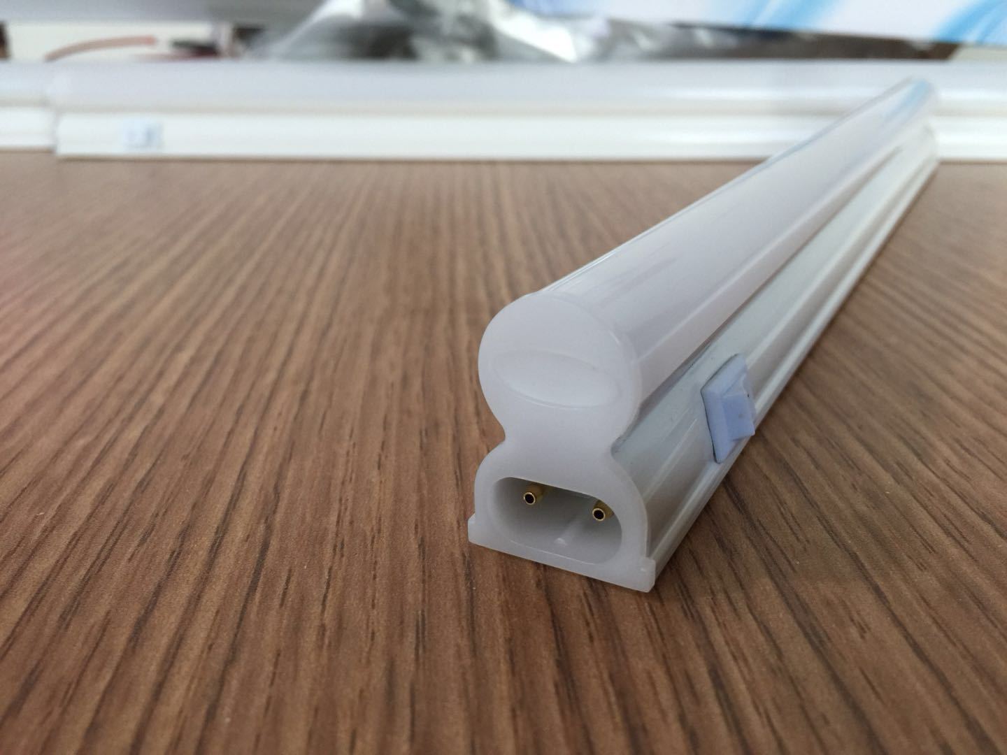 t5led灯管t5led一体化12m16w节能灯全塑
