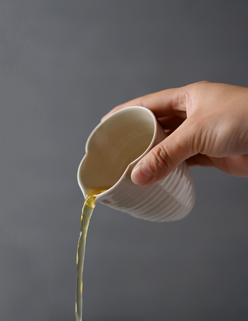 公道杯草木灰釉手工拉坯出水利落白瓷匀杯200ml仿古瓷素雅茶器