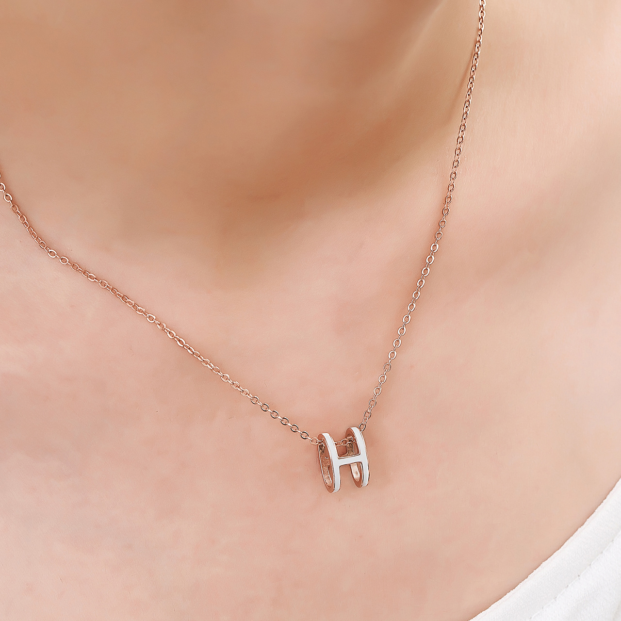 s925银h字母项链女珐琅彩色滴油吊坠 简约气质锁骨链一件代发