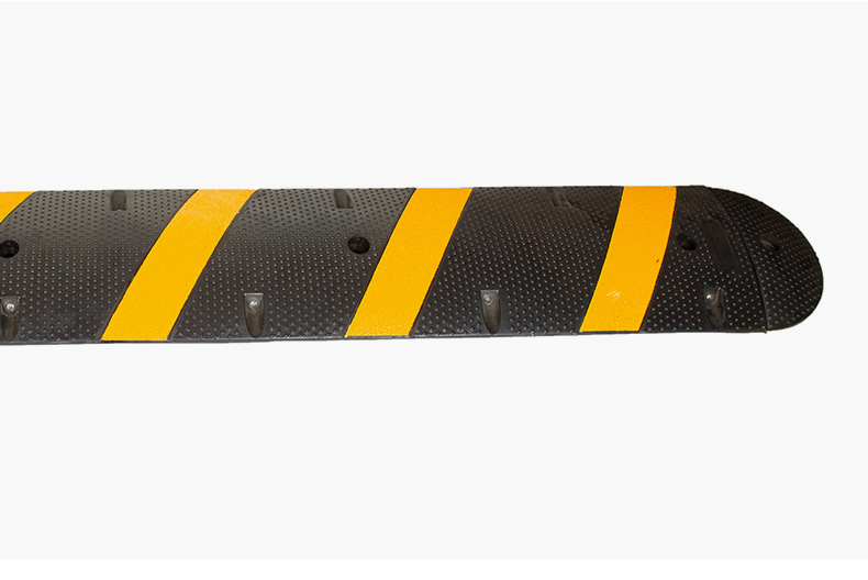 批发斜纹橡胶减速带 学校公路斜坡汽车减速缓冲板安全减速路拱