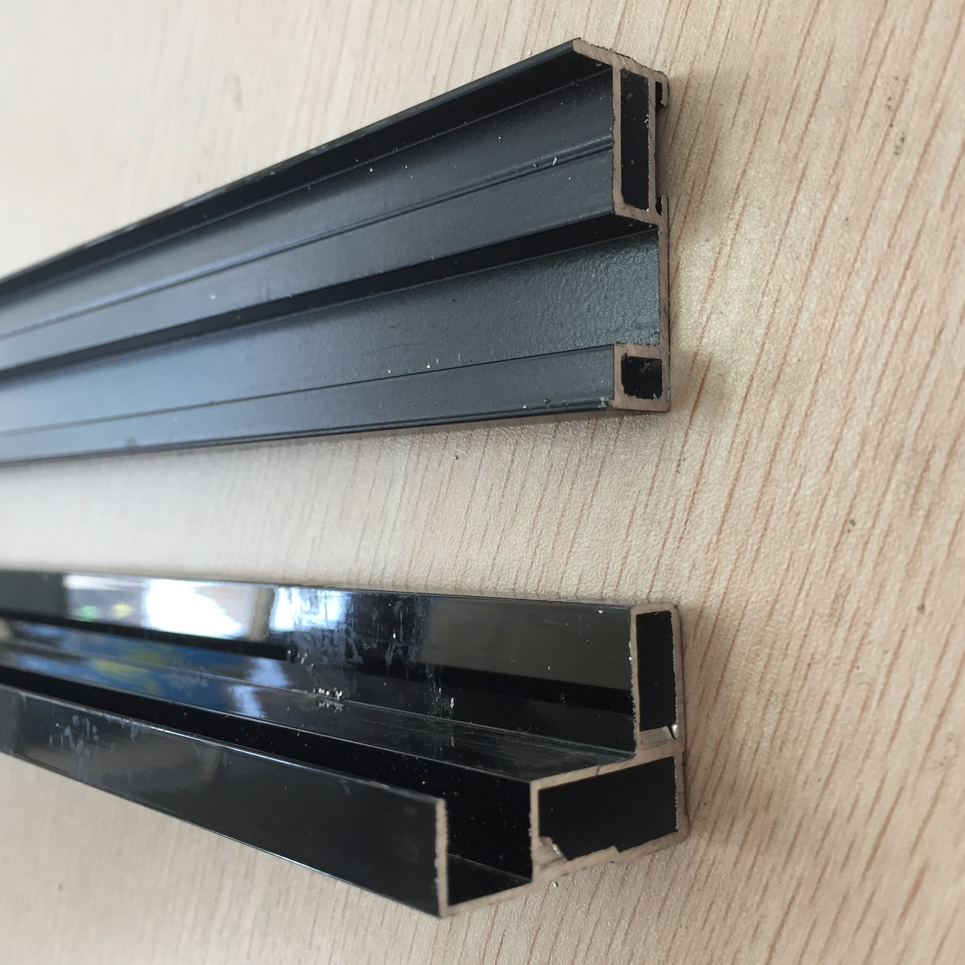 衣柜推拉门材料新款半隠框五金配件导轨滑槽移门铝合金边框铝材