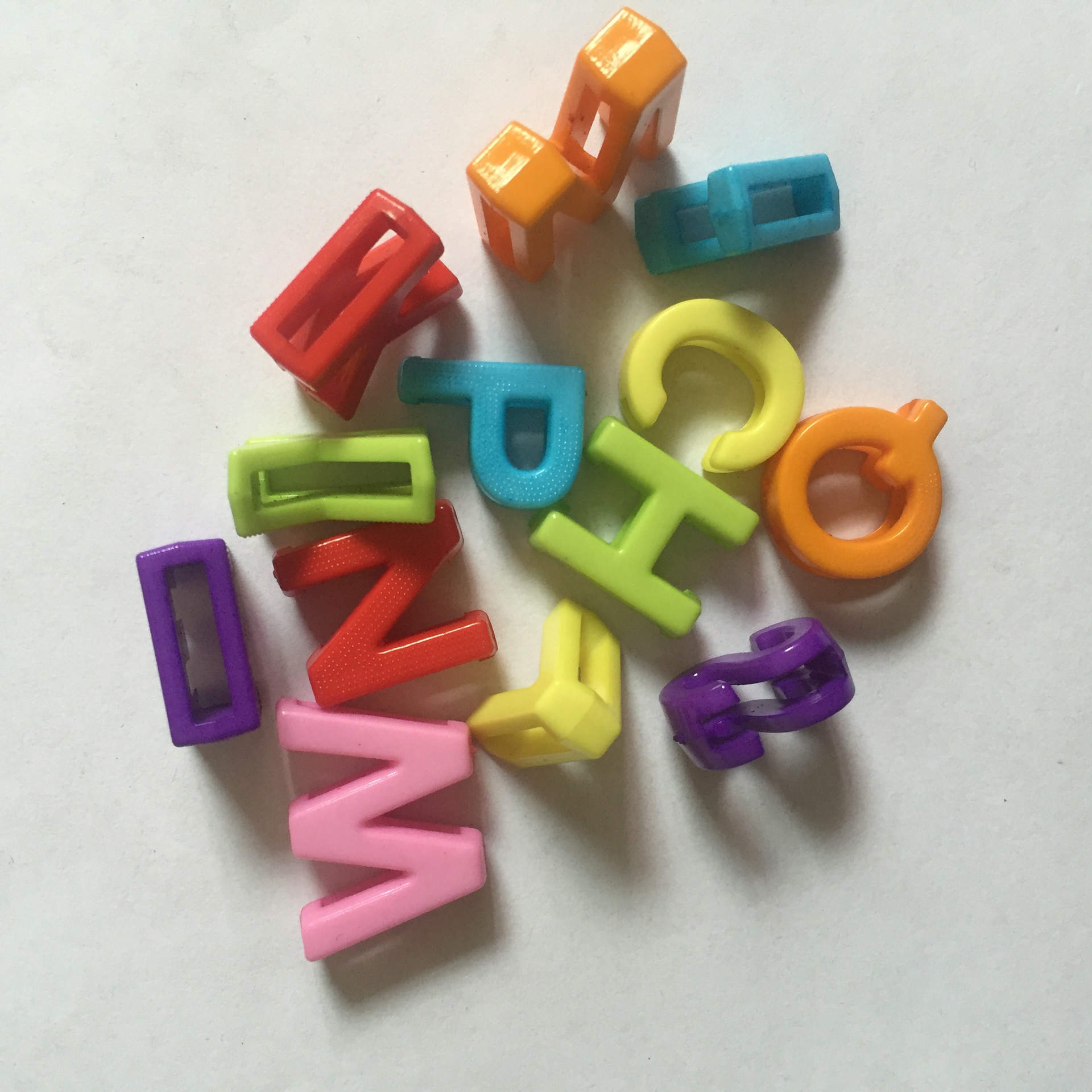 diy手工穿带散珠 早教英文字母彩色塑料穿带字母