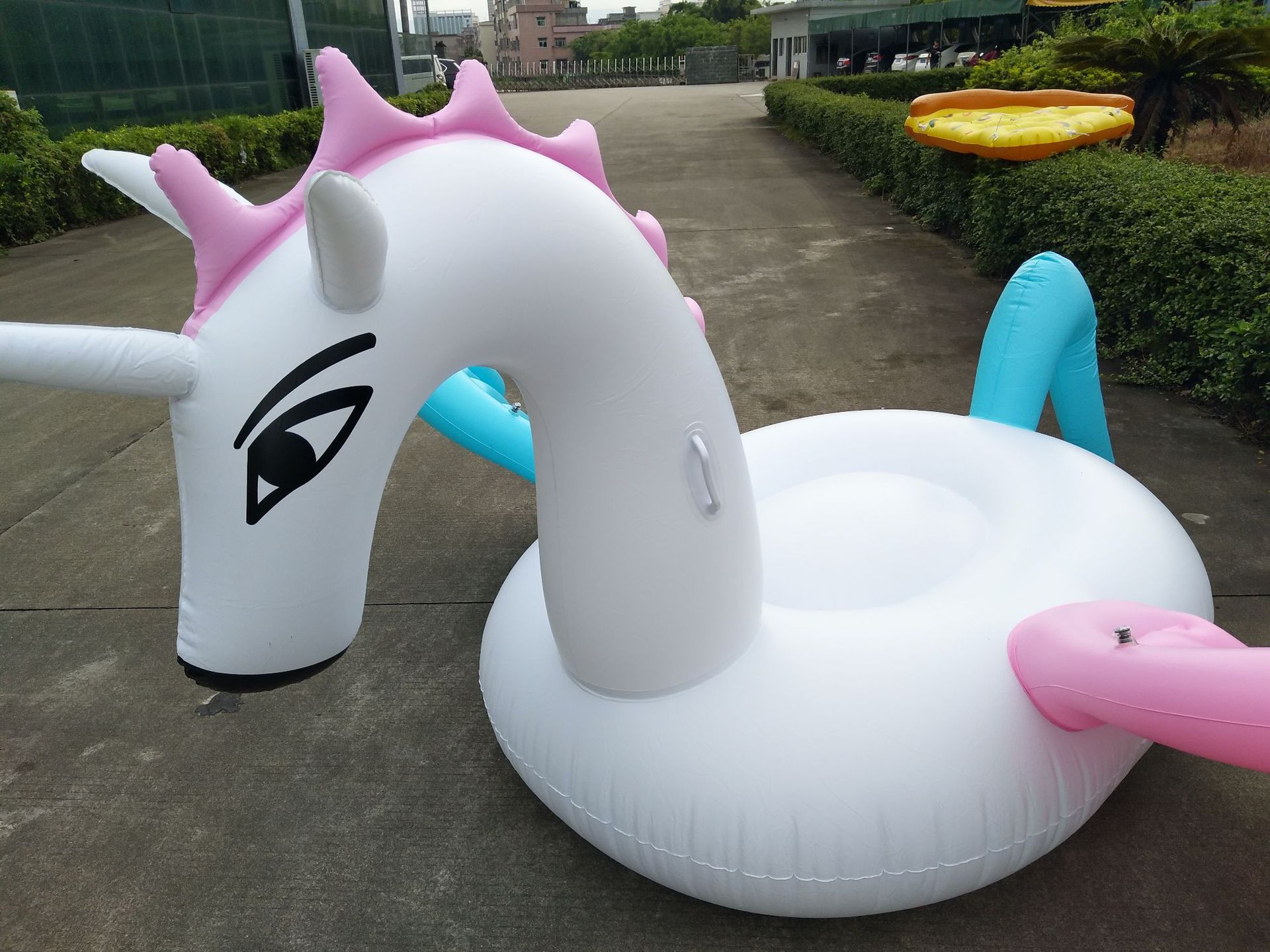 工厂现货销售充气后250*250*130cm彩马座骑充气粉 蓝彩马浮排