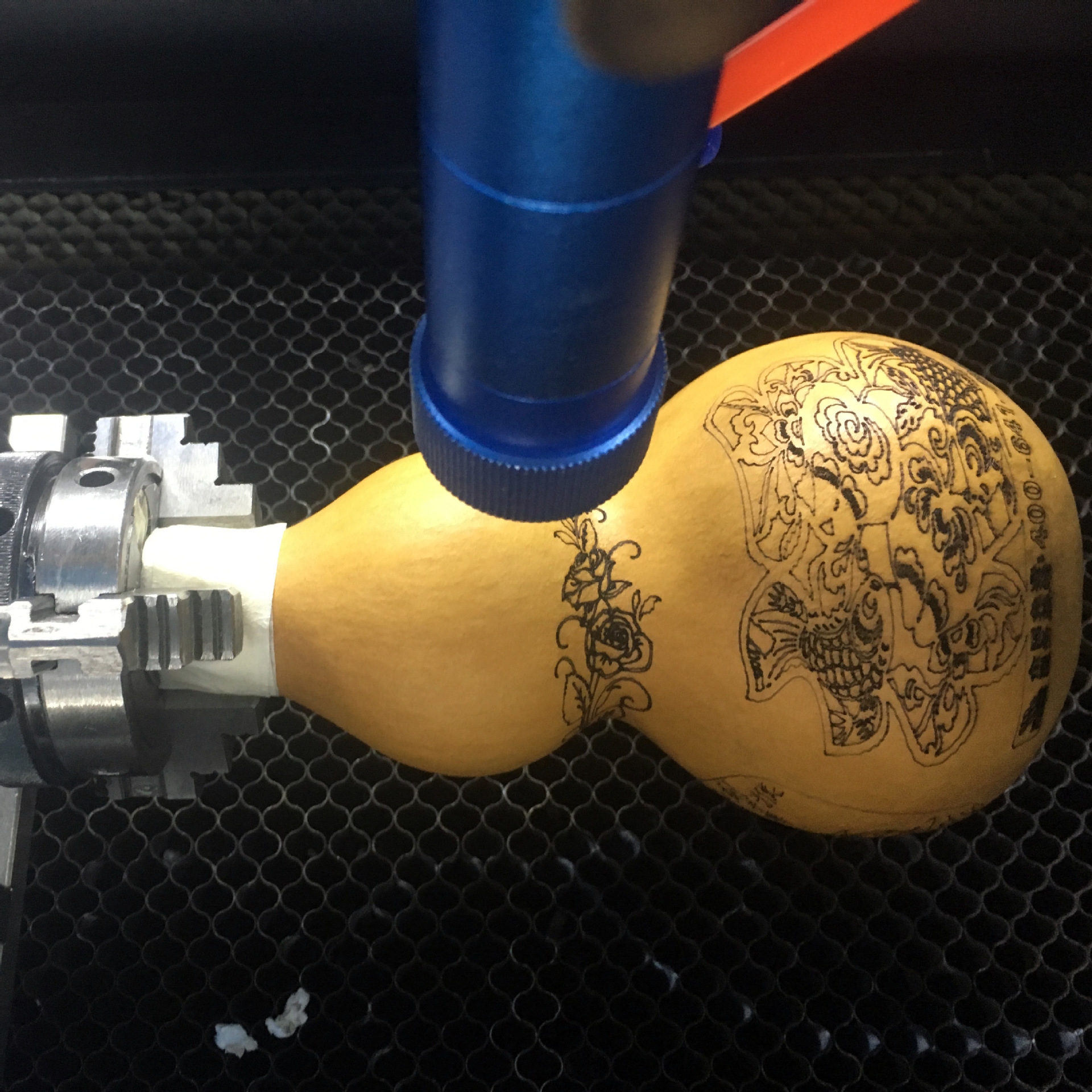 葫芦工艺品激光雕刻机 配自动升降平台 椰子壳竹筒雷射激光雕刻机