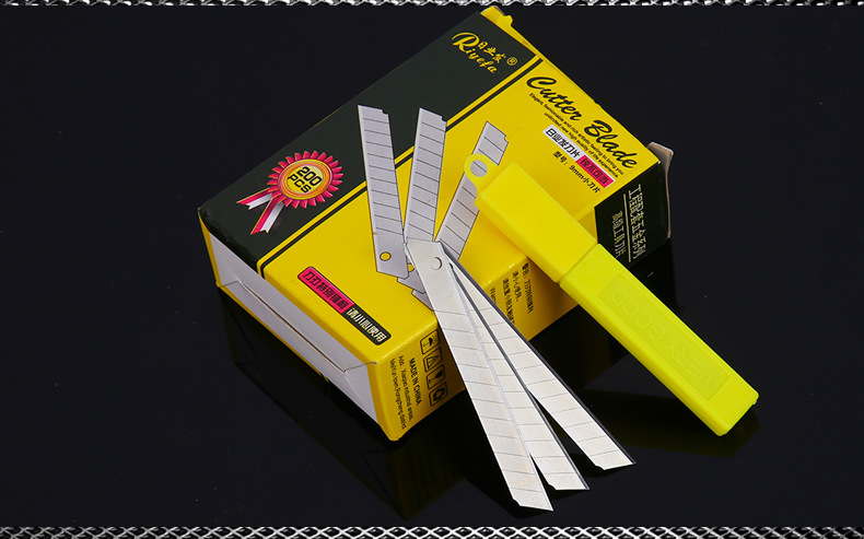 厂家批发大号美工刀刀片9/18/25mm特大号刀片裁纸刀壁纸墙纸刀片