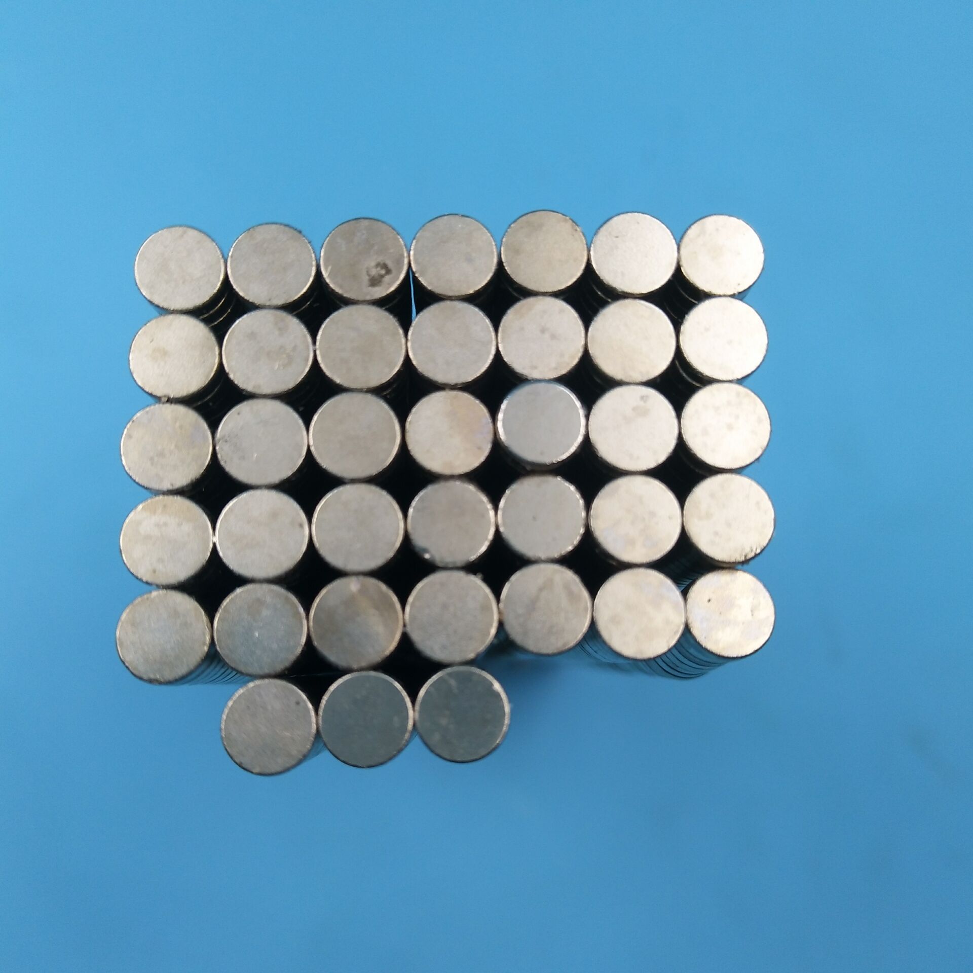 现货供应 圆片磁铁 钕铁硼磁铁 强磁镀镍 n35 n52尺寸12 6