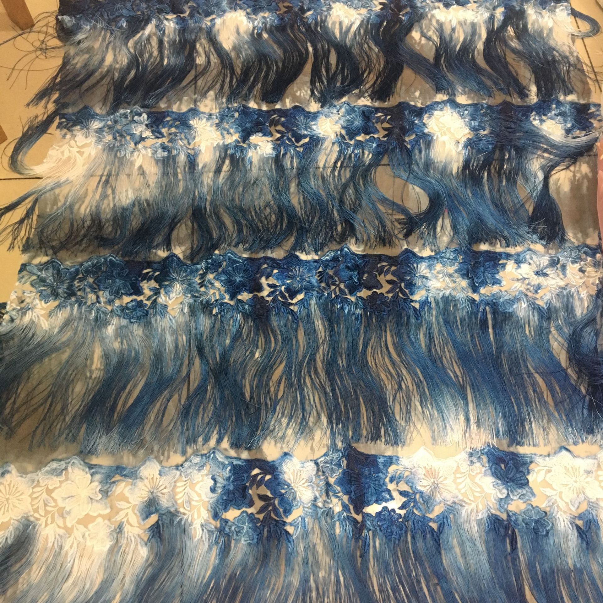 现货立体绣花布 立体多色流苏绣花面料 婚纱裙礼服女装绣花布料