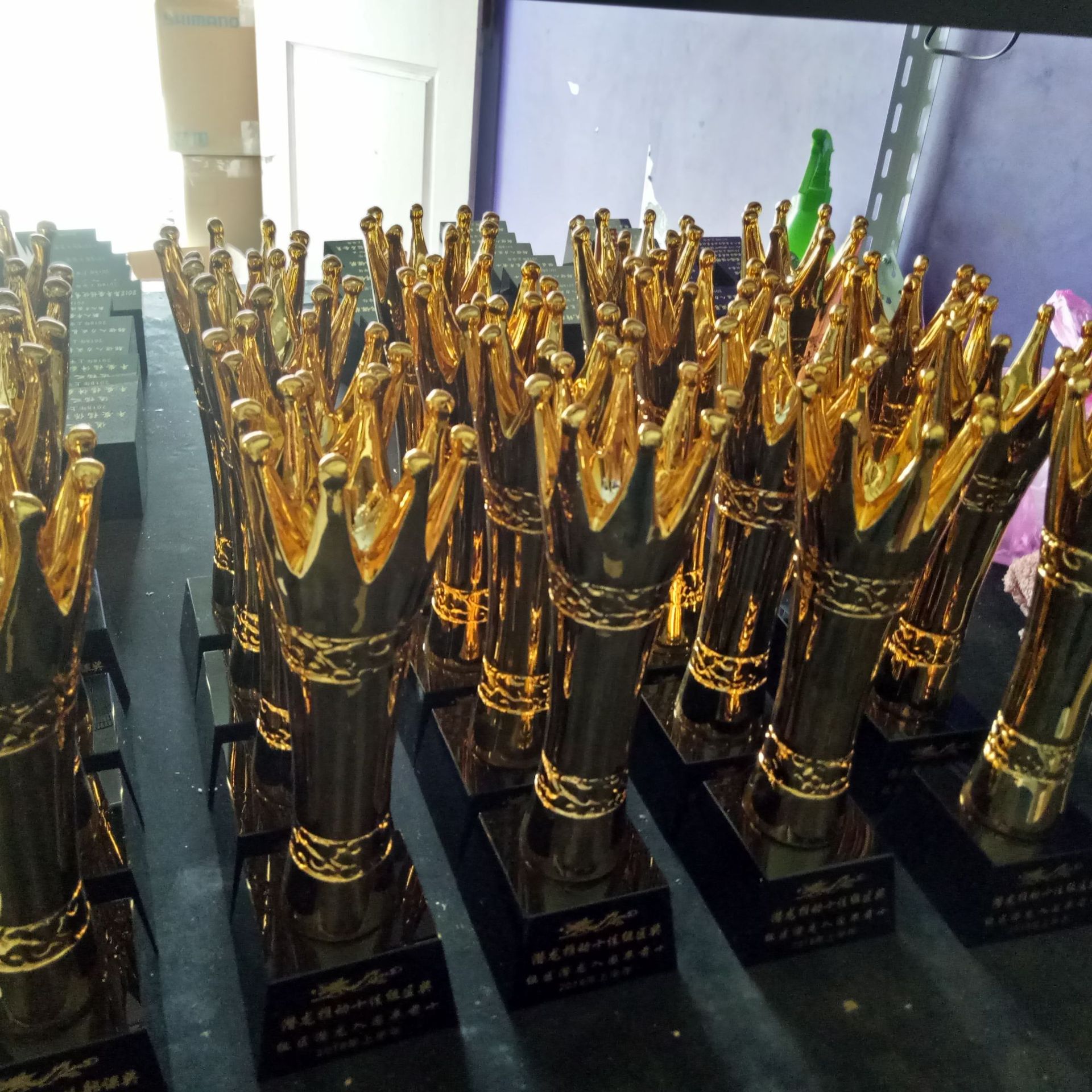 新款创意龙形镀金树脂奖杯企业保险公司会议奖杯水晶奖杯定制批发