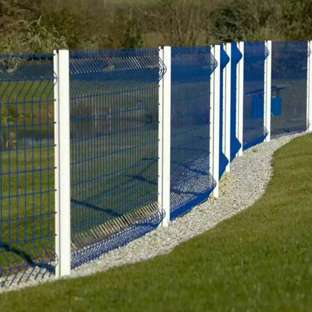 带弯护栏网三角折弯护栏网厂区公园景观护栏桃型柱护栏网现货