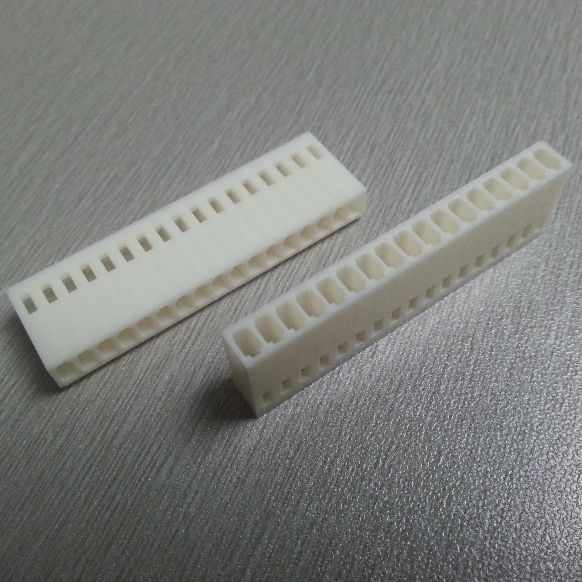 54mm间距塑胶外壳 17pin针孔 配套端子使用 2510连接器 耐高温