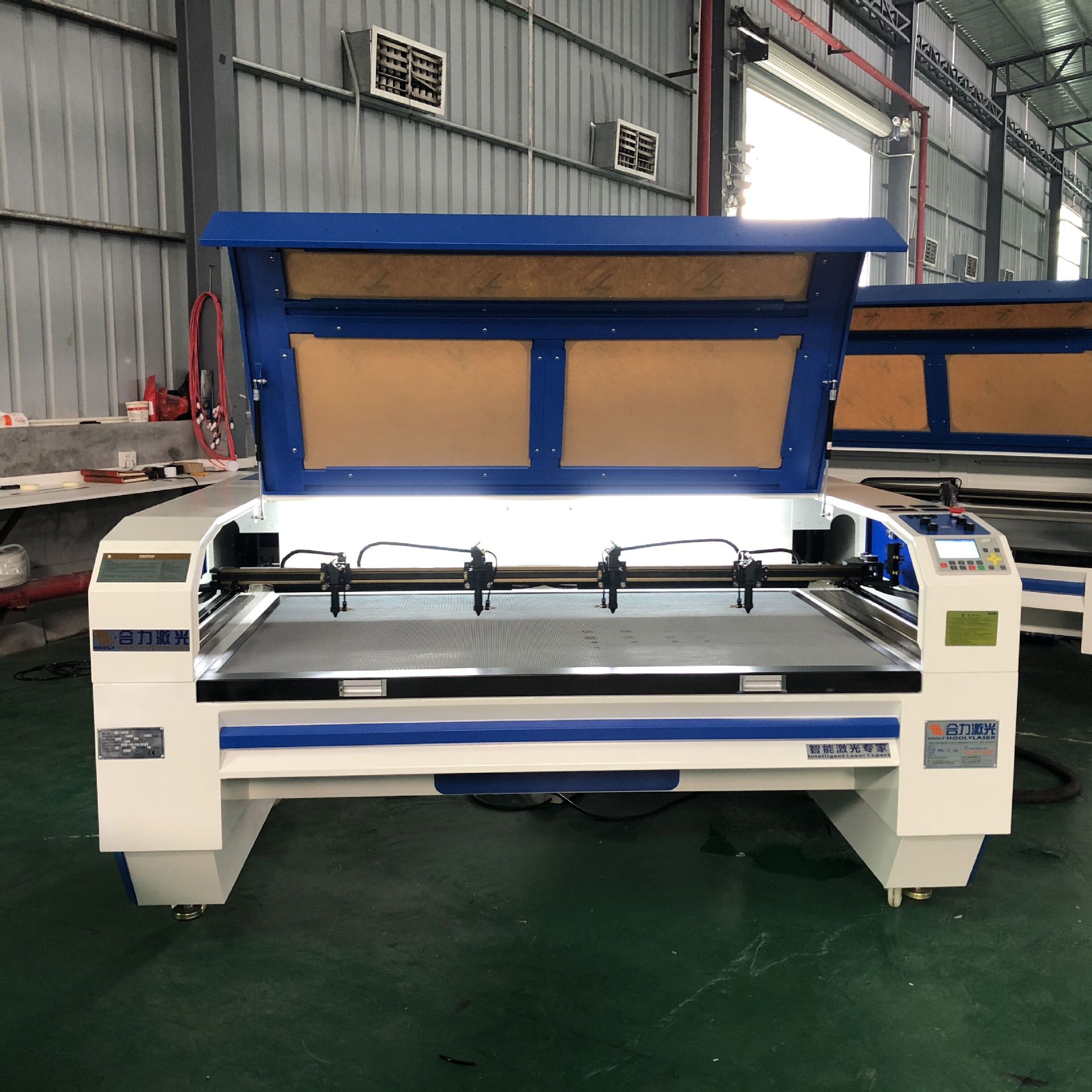 激光布料四头切割机 1610皮革布料激光切割机 皮革镭射激光机