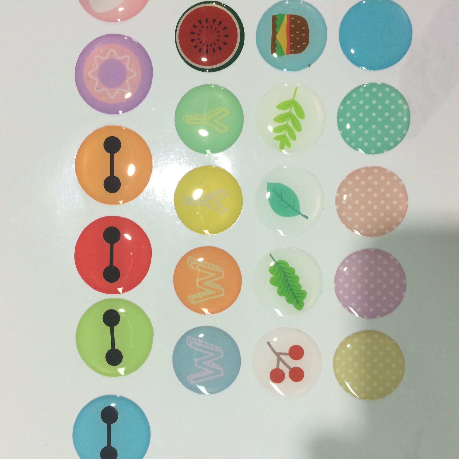 卡通人物滴胶标贴 水晶滴胶标签 笑脸水晶滴塑贴纸 滴塑定制定做-阿里