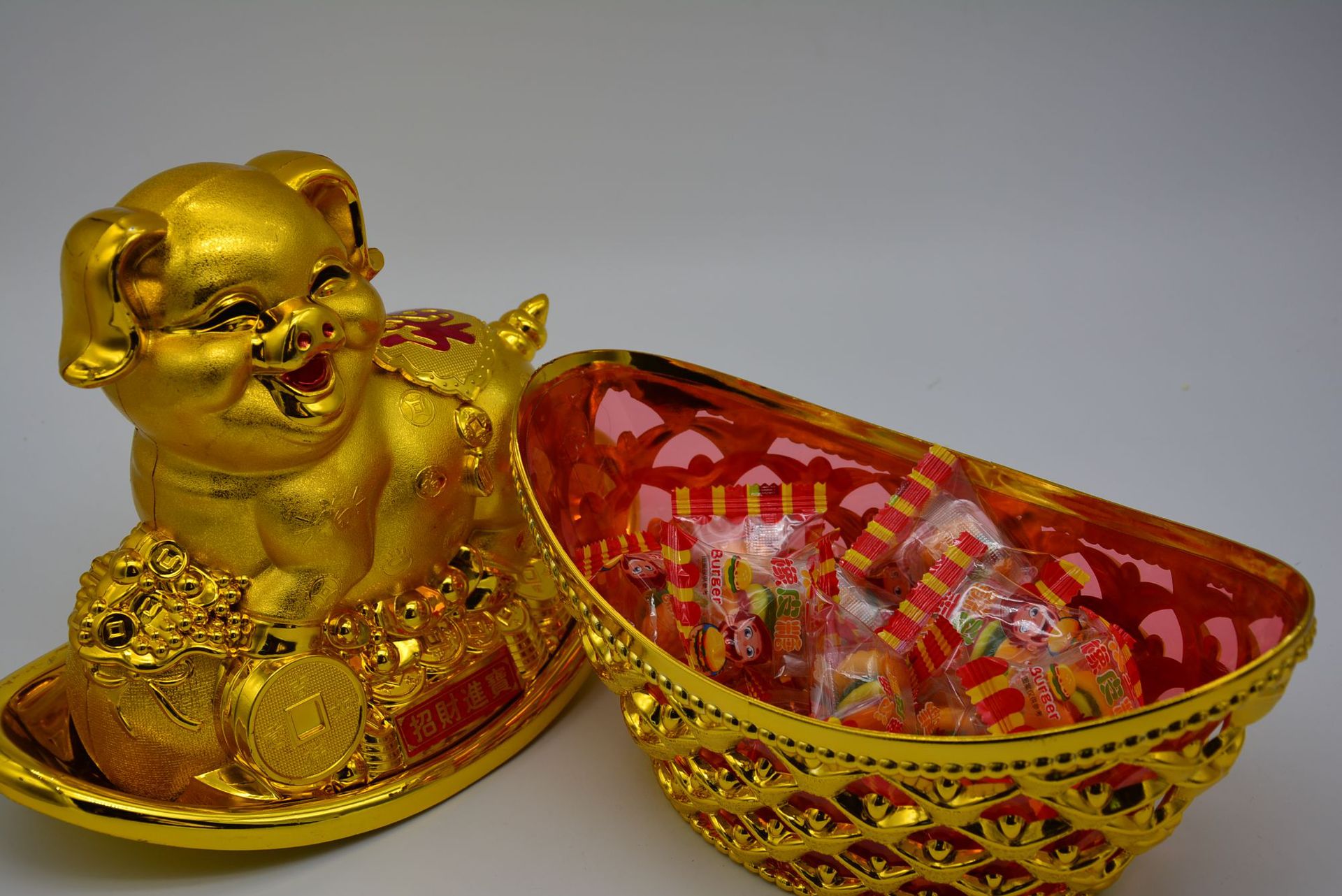 摆件存钱罐金猪十二生肖储钱罐开业礼品猪猪侠创意招财猪储蓄罐