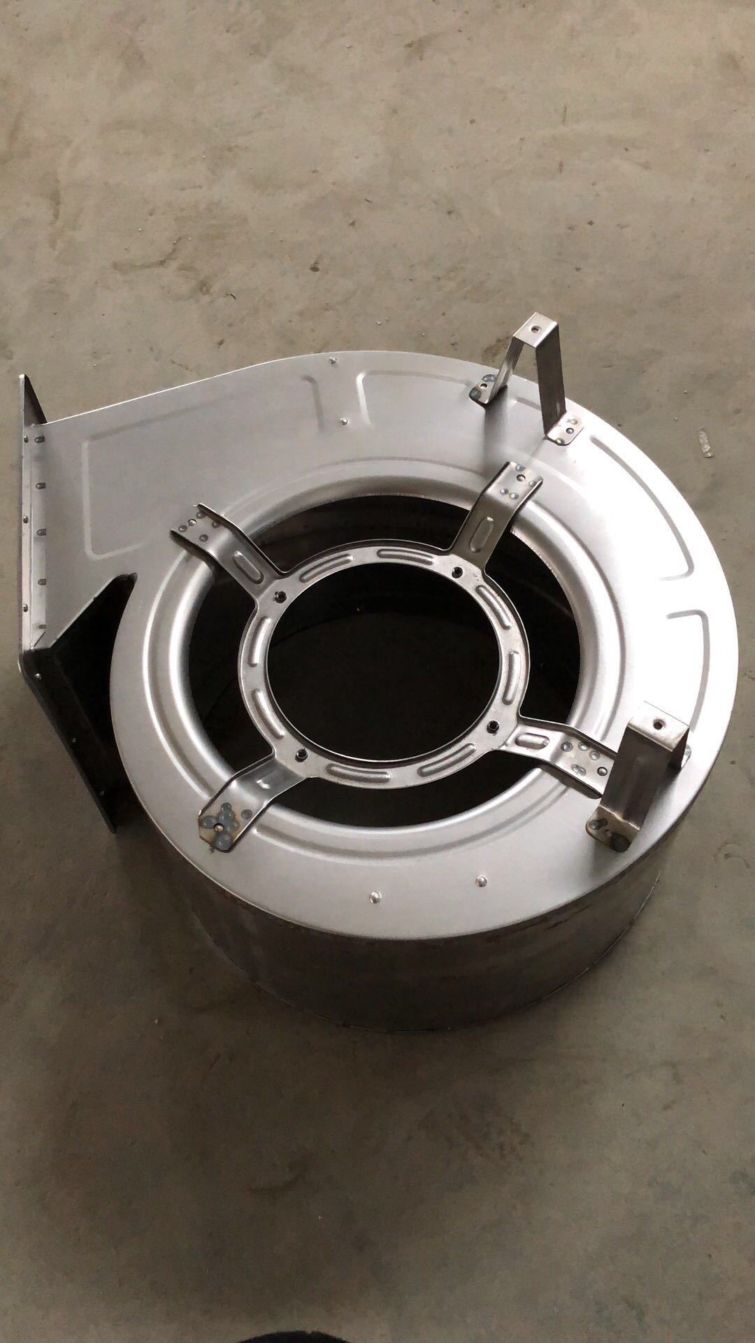 本公司长期为各大油烟机企业生产各种型号的蜗壳,风轮等油烟机